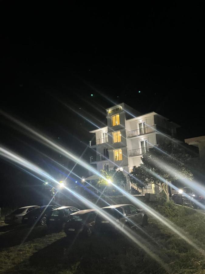 Hotel Fama Durres Bagian luar foto